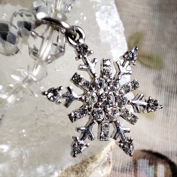 Pair of 2 Clear Faceted Crystal Stretch Bracelets Vintage Silver Tone Snowflake - Picture 7 of 16